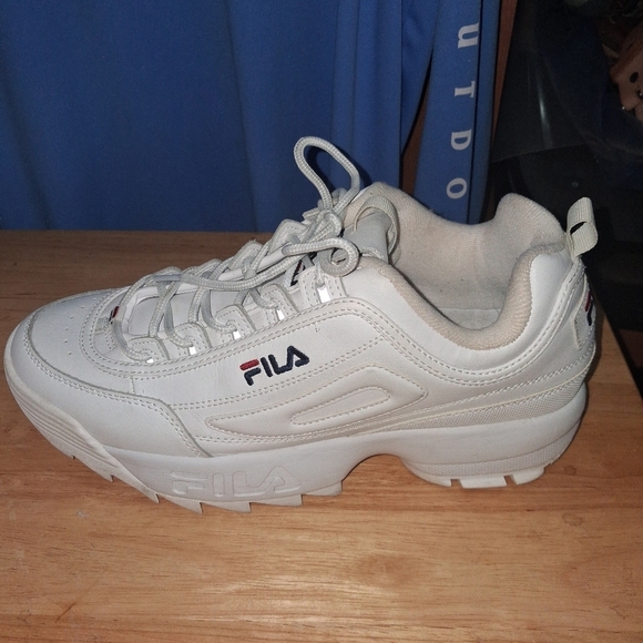 Fila Classic White Leather Sneakers On A Mens 11.5. Great Condition main image 9